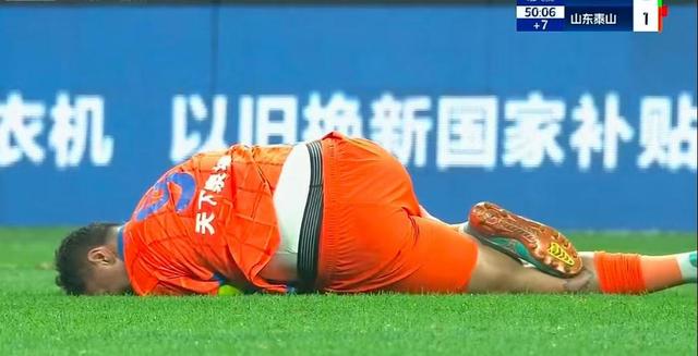 战术犯规，球队被迫顶替出场球员