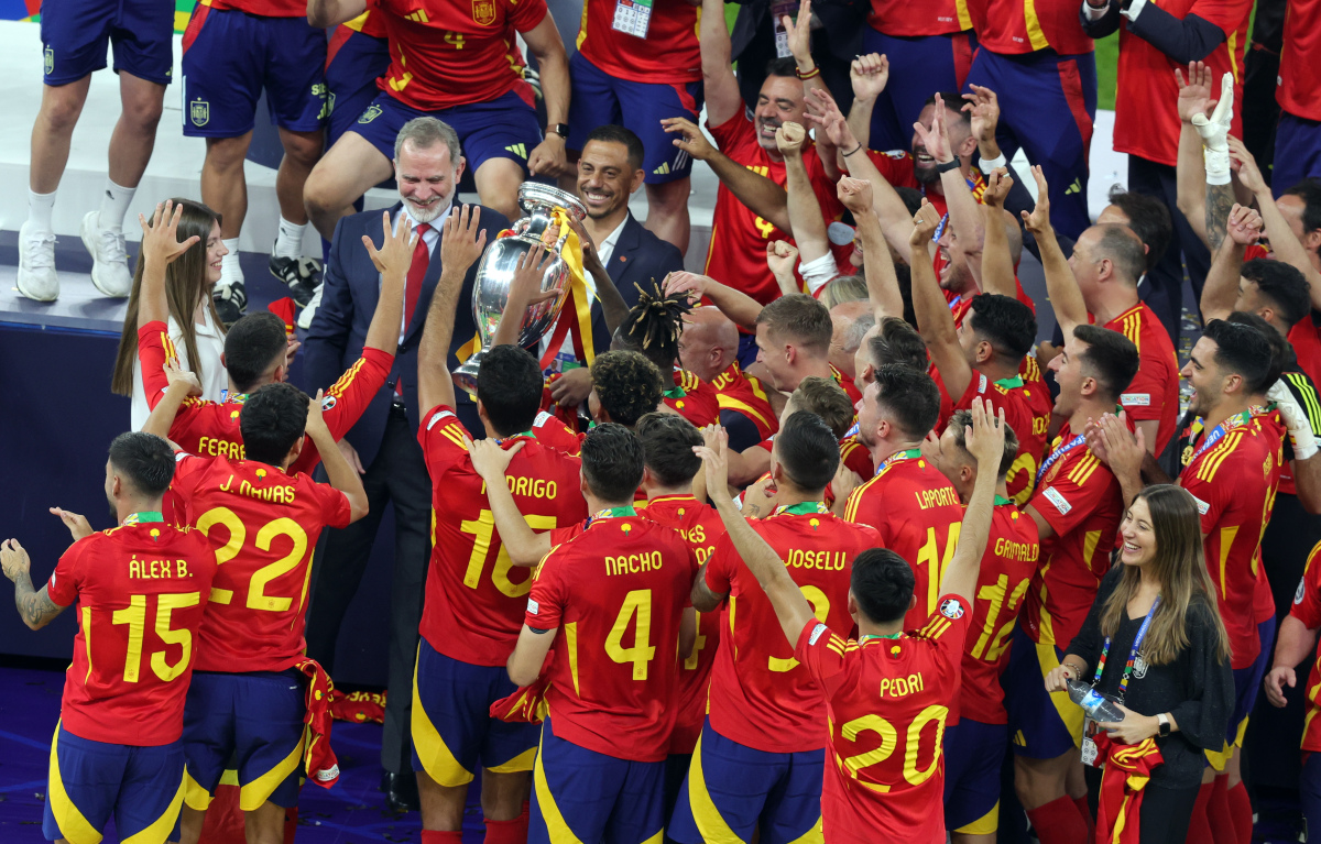 关于欧洲杯赛中的不败神话，胜利的光芒永不熄灭的信息