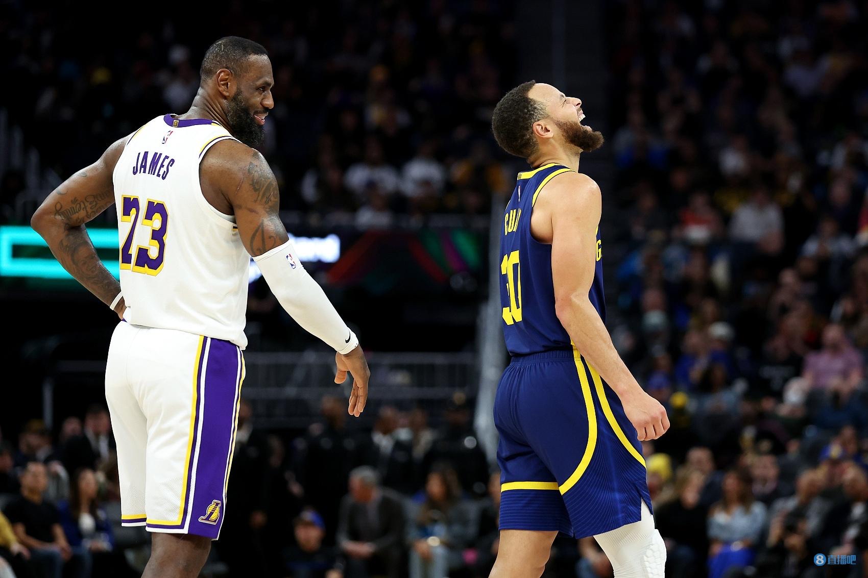 包含恒久对决：两支队伍将在赛场上进行一场恒久的对决的词条