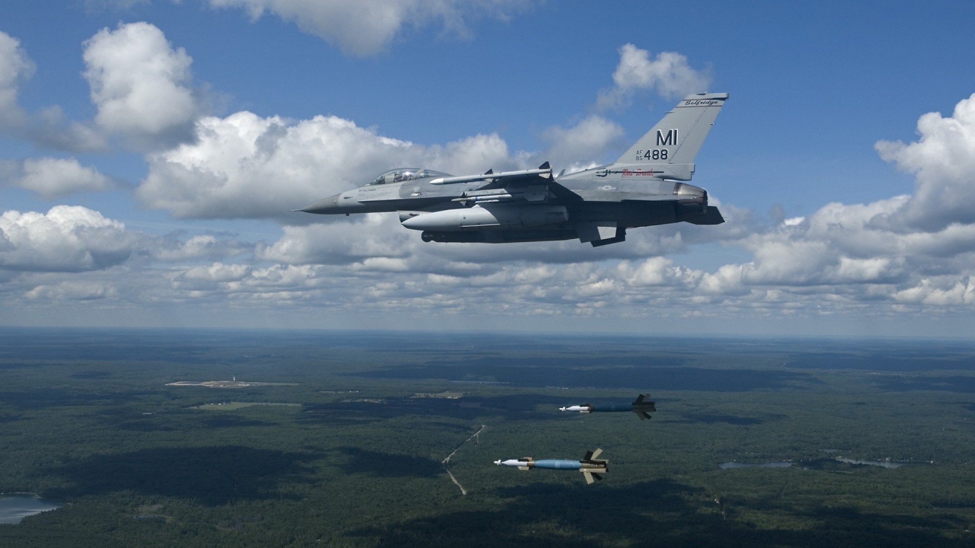 两个世界，同一道黑色闪电